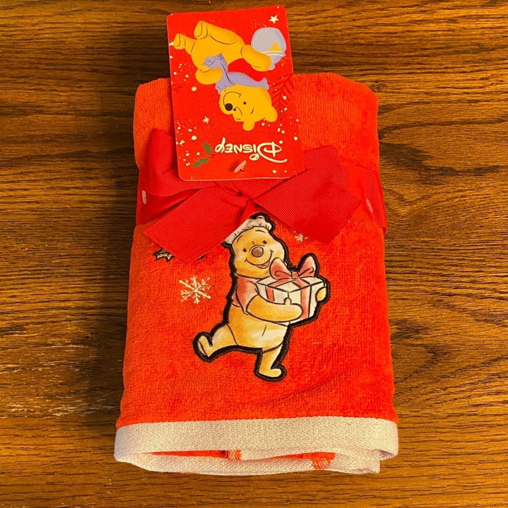 Disney Winnie the Pooh Holiday Hand Towels Set Christmas Decor 2-Pack NWT